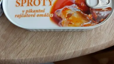 Konzervované šproty v pikantní rajčatové omáčce značky Nekton.