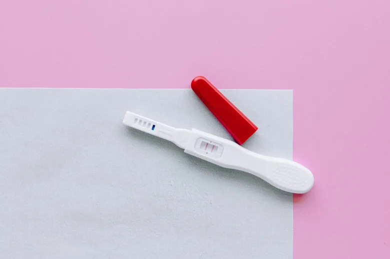 Během vysazování antikoncepce může dojít k těhotenskému testu.