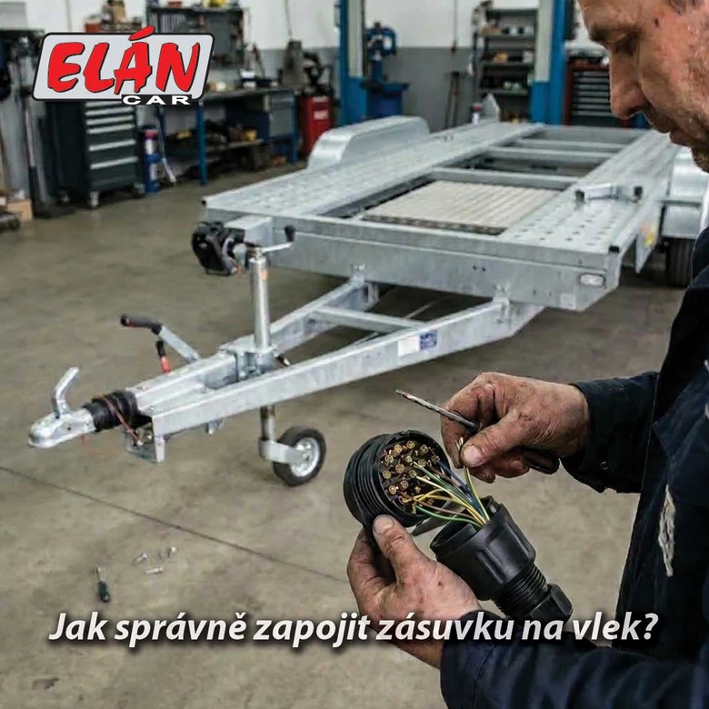 Muž zapojuje elektrickou zásuvku na přívěs v dílně.